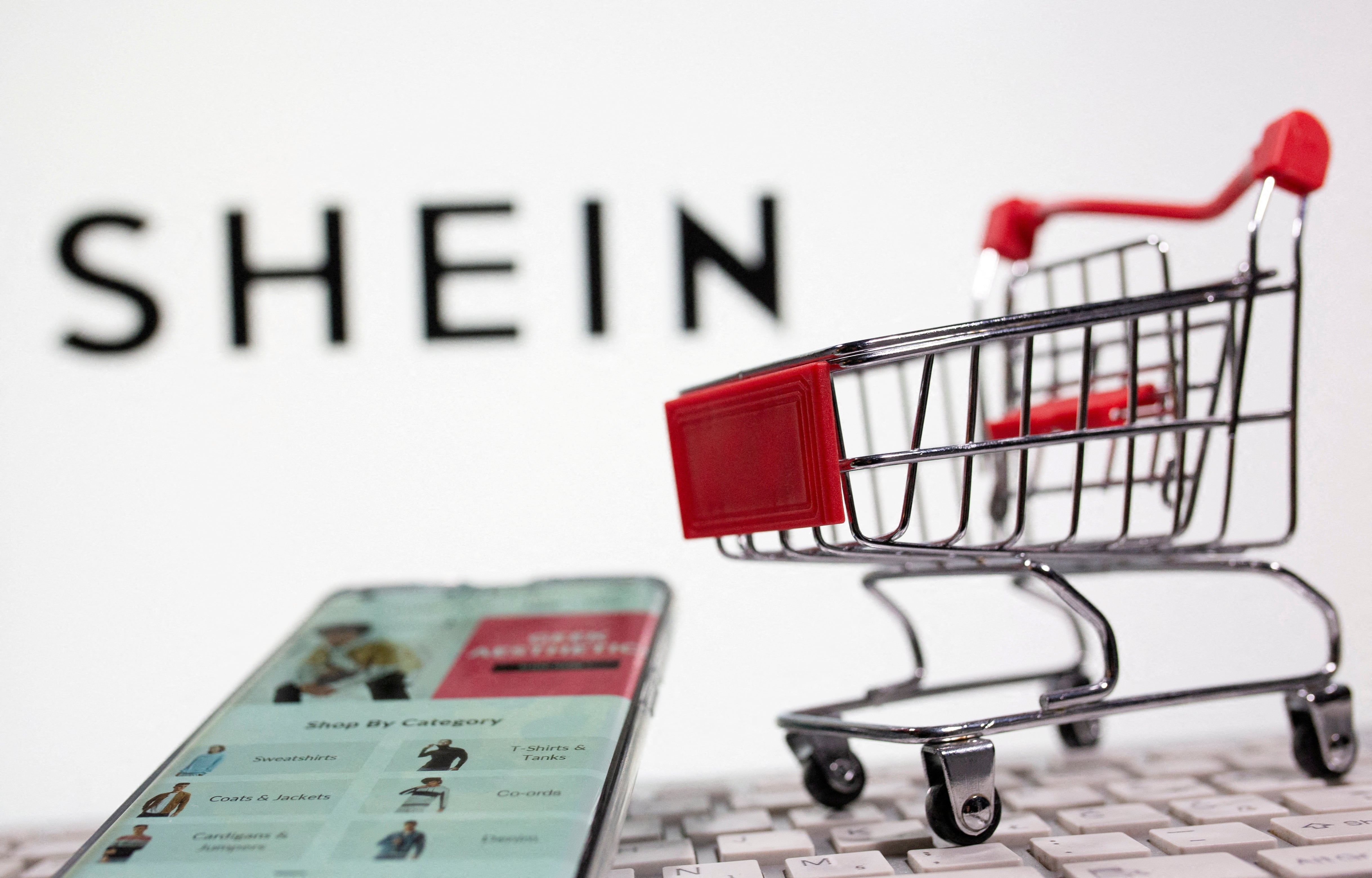 El avance de plataformas internacionales como Shein y Temu suma presión sobre la industria nacional del calzado, en un contexto de caída del consumo y mayor competencia de productos importados REUTERS/Dado Ruvic/Illustration/File Photo