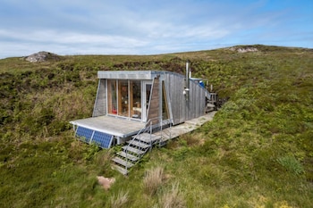 La cabaña de la isla Mullagrach que se vende por menos de medio millón de euros. (Savills)