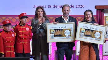 Lotería Nacional homenajea a la AMACC por su 80 aniversario con sorteo especial