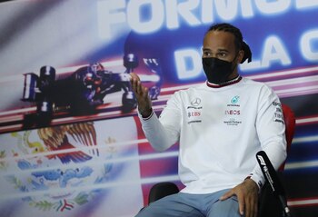 Lewis Hamilton en conferencia de