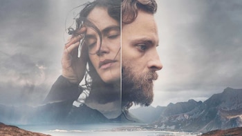 Alessandro Borghi y Jessica Brown