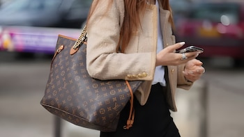 Louis Vuitton gana caso contra empresa peruana por carteras similares: multa asciende a los 3,5 UIT
