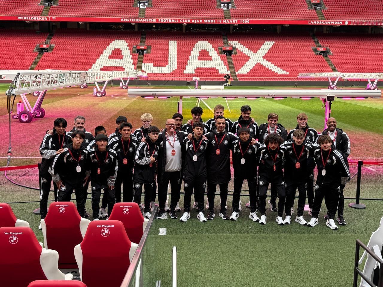 Durante la Future Cup de Ámsterdam, Cisneros enfrentó a equipos de élite como Real Madrid, PSG y Ajax, destacando con asistencias y peligro ofensivo. (Foto: X/ @clubleonfc)