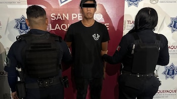 Este joven, quien dijo tener 17 años, fue contratado para reclutar a su vez a jovencitas y adolescentes para supuestos trabajos poco claros. Él tiene ficha de búsqueda como desaparecido Foto: SSP