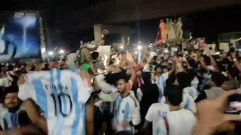 Festejos En Bangladesh Del Triunfo De Argentina Ante Polonia