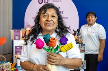 Cecilia Yarlequé, empreendedora de Piura que lidera o projeto Yarflor Artesanías. Foto de : Infobae Peru