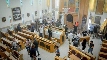 (Twitter: @SyedWaqax5)