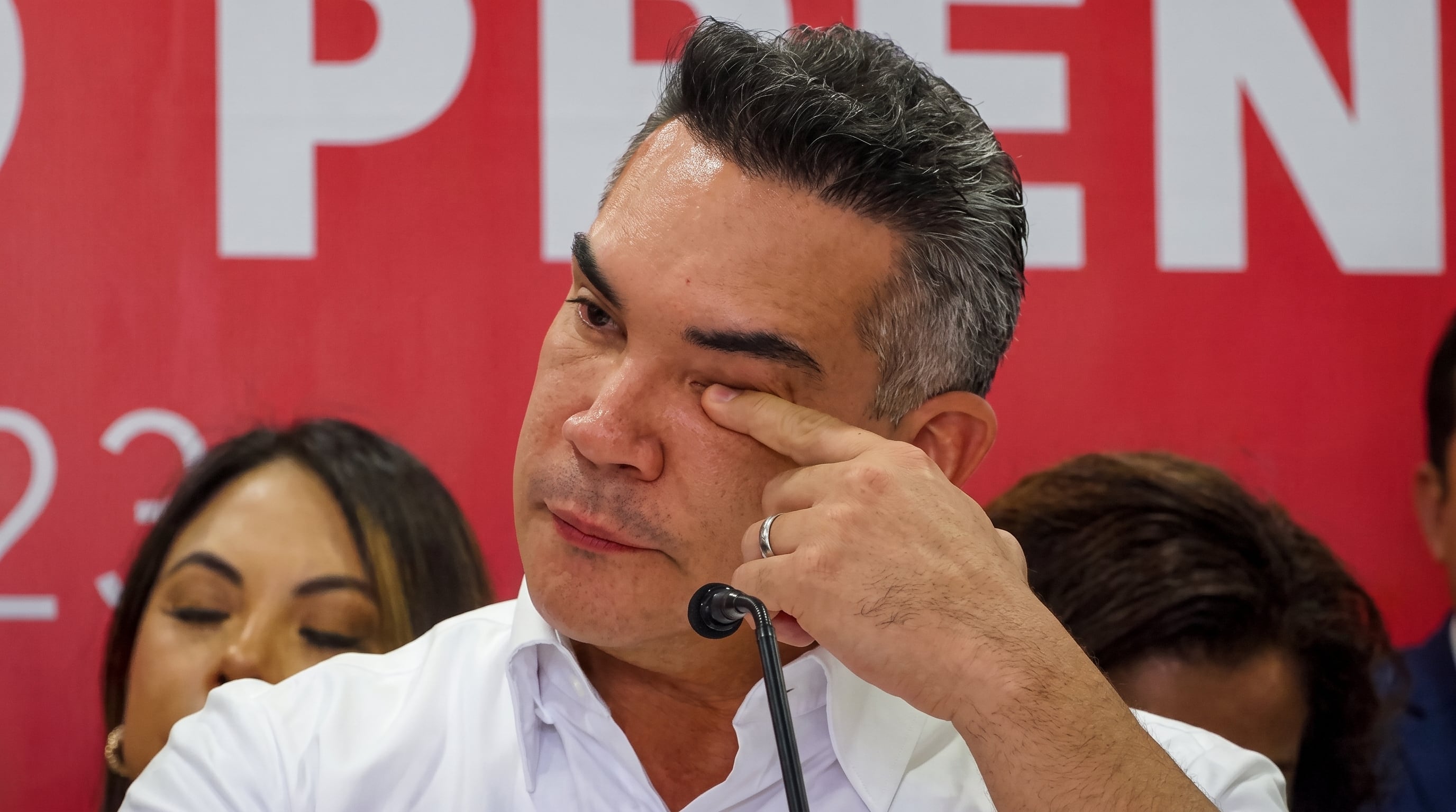 El caso generó versiones que ubicaban el incidente en la oficina de Alejandro Moreno, pero el PRI señaló que ocurrió en un inmueble aledaño ocupado por un sector del partido.