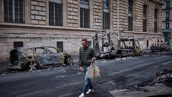 La prefectura de París prolonga hasta el lunes el toque de queda en zonas del centro de la capital