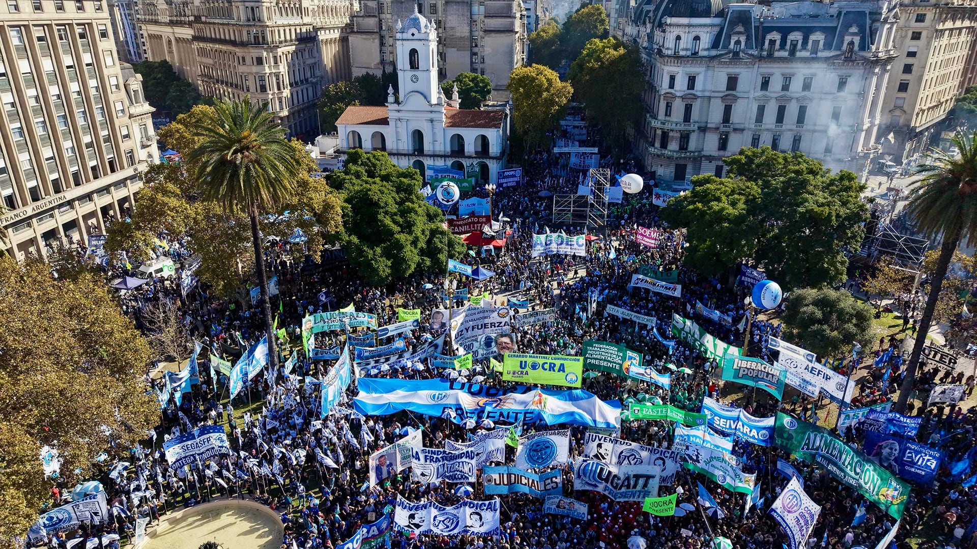 La CGT se movilizó a la Plaza de Mayo, aunque no dio pistas acerca de otro posible paro general