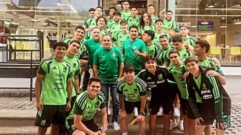 El ex futbolista visitó la concentración del CAR. (redes sociales)