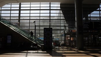 Llegan 12 bolivianos "sanos y