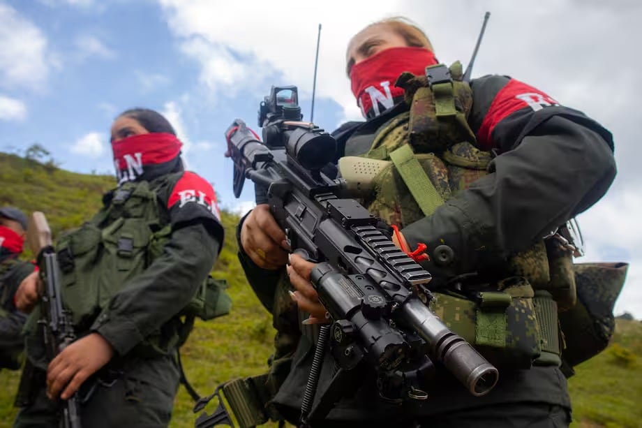Ataques y explosivos del ELN en Cauca y Norte de Santander obligan al cierre de vías y refuerzan la alerta de seguridad nacional - crédito Stringer/AFP