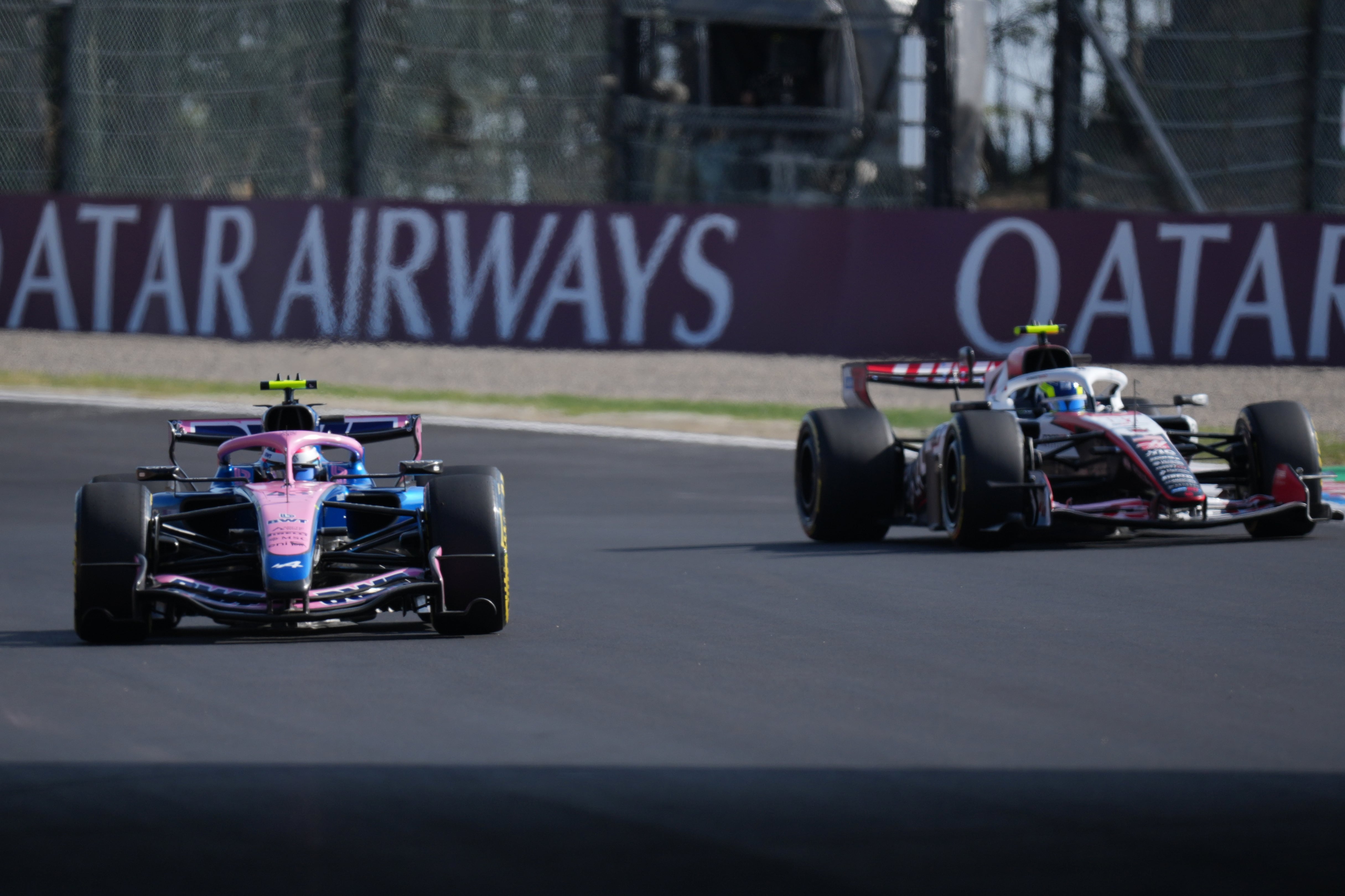 El accidente de Bearman por esquivar a Colapinto sembró un precendente en la categoría (AP Photo/Hiro Komae)