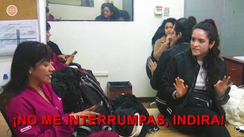 Participantes discuten en La Academia.