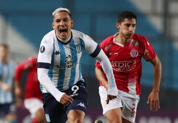 Enzo Copetti es uno de los pilares en el equipo de Juan Antonio Pizzi. Foto: REUTERS/Agustin Marcarian
