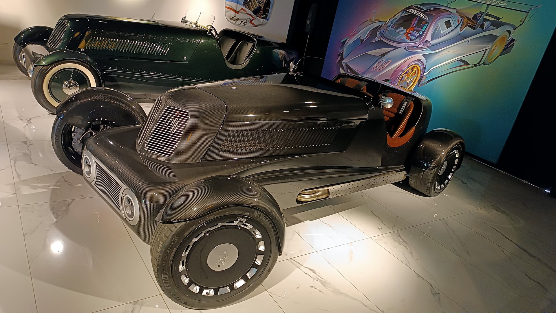 El SP40 Restomod junto a la réplica del Ford Special Spidster 1934. Ambos fabricados en Argentina, en el museo de Jorge Gómez