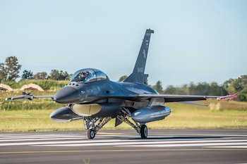 En diciembre llegarán otros seis F-16