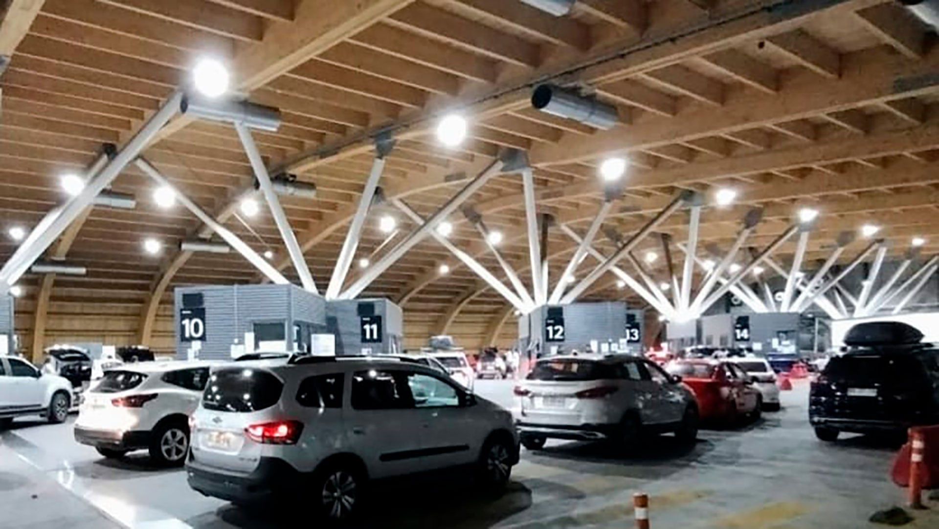 Las autoridades pidieron revisar la diferencia horaria, sobre todo, para completar trámites migratorios