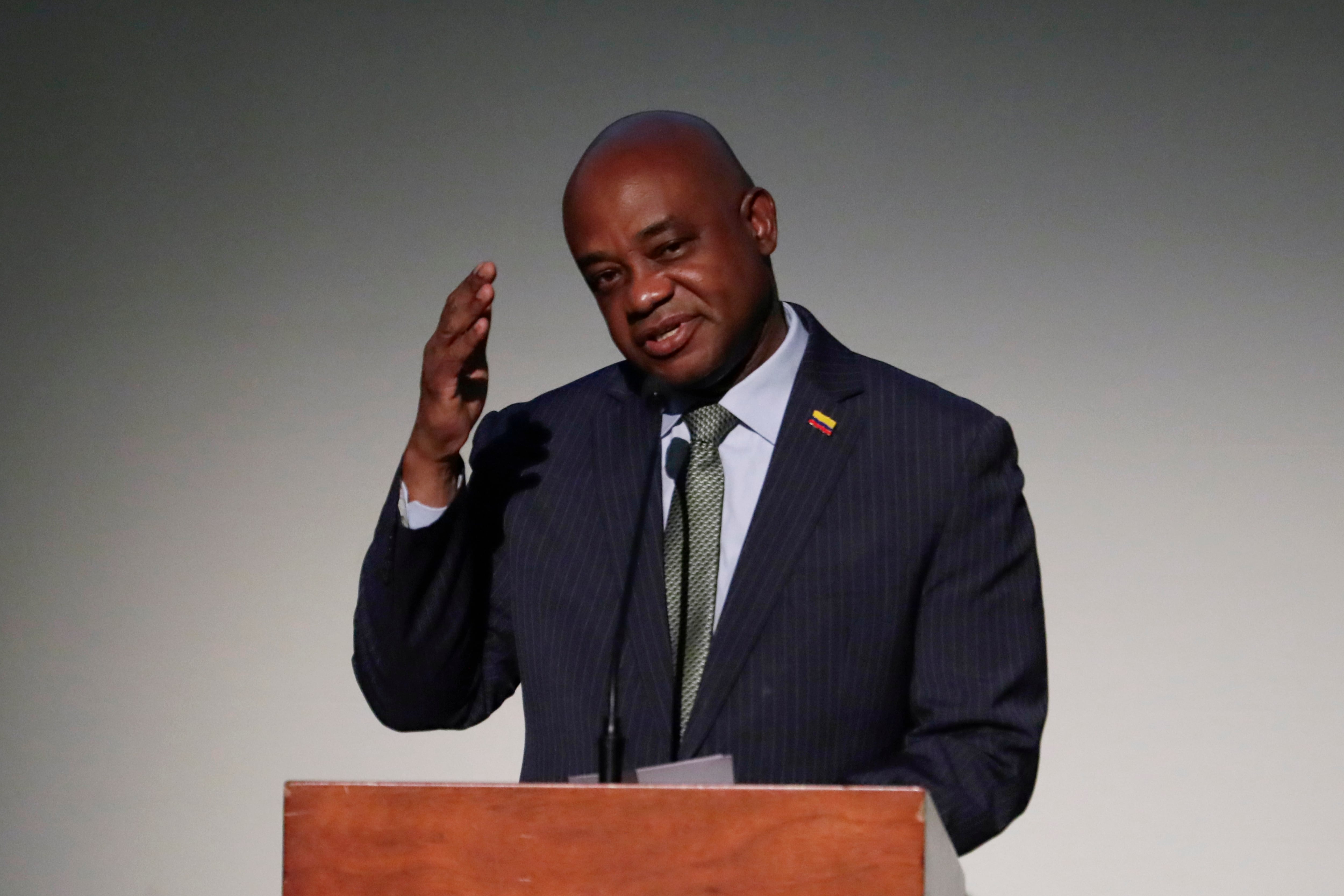 El exministro de Relaciones Exteriores de Colombia, Luis Gilberto Murillo, aseguró que seguirá liderando estrategias para diversificar fuentes de cooperación - crédito Carlos Ortega/EFE