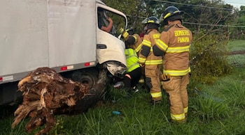 En la mayoría de los casos los bomberos son los primeros en acudir ante un accidente de automóvil. (CBP)