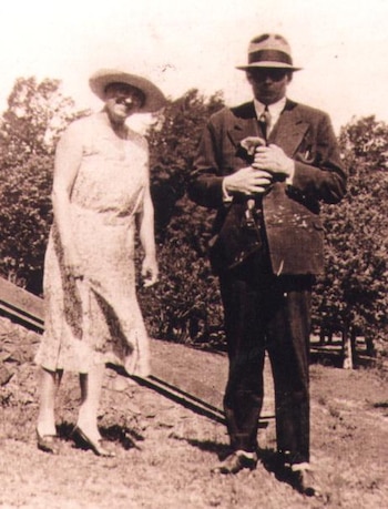 Madame Fuchs Valon y Antoine de Saint-Exupéry Febrero 1930. Entre Ríos (Instituto Saint-Exupéry)
