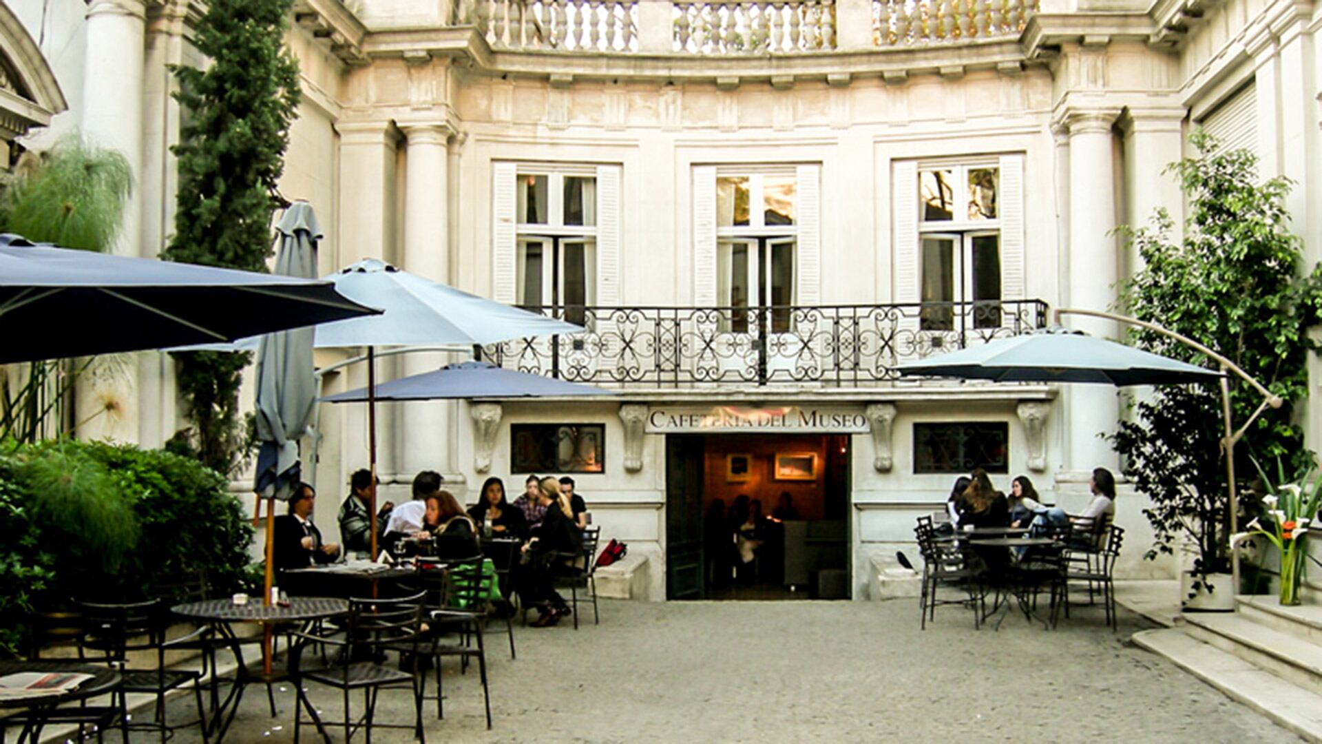El Café del Museo tenía su lugar en el patio de entrada (Foto/Maps)