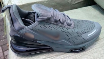 Calzado similar a un modelo la marca Nike localizado en el cargamento. Crédito: Especial