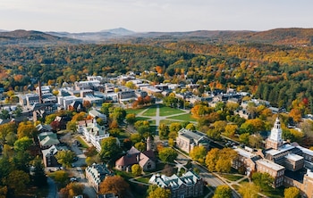 Dartmouth College avanzó hasta el quinto puesto en el ranking de LinkedIn, impulsado por su capacidad para facilitar conexiones profesionales y por la inserción laboral de sus egresados en sectores diversos, según los datos de la plataforma (Dartmouth)