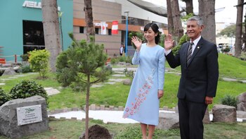 Princesa Kako de Japón concluye