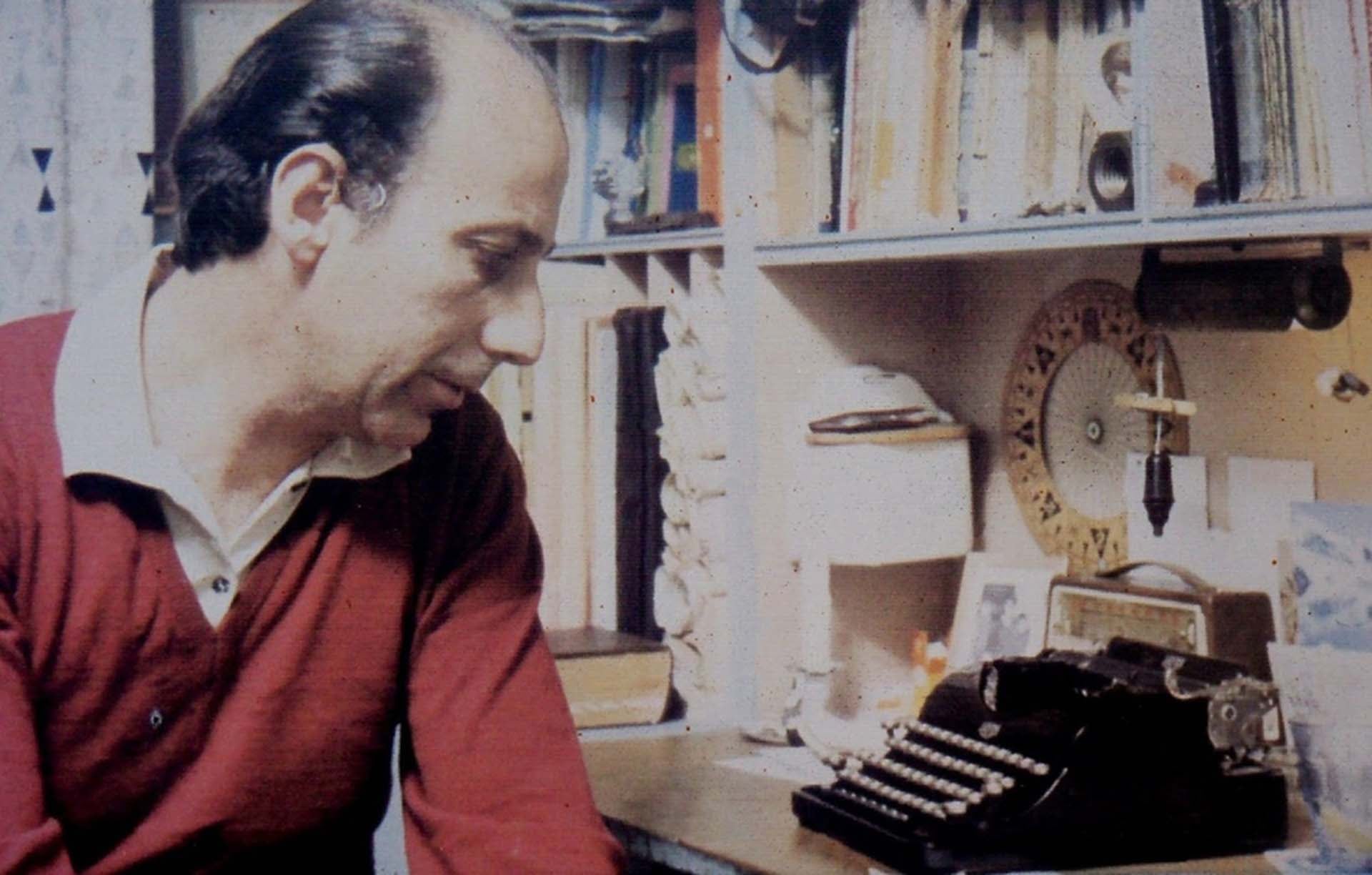 Haroldo Conti nació en Chacabuco, el 25 de mayo de 1925. Comenzó a escribir de chico guiones de obras de teatro y heredó de su padre el arte de contar historias