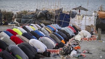 Migraciones dispone ya de 1.800 plazas para acogida en Ceuta, 300 más de las anunciadas, y empiezan los traslados