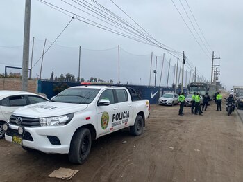 Efectivos policiales estuvieron resguardando los