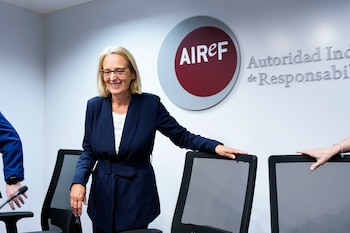 La presidenta de la AIReF, Inés Olóndriz; presenta el Informe sobre los presupuestos iniciales de las administraciones públicas 2026. (EFE/ Borja Sanchez-trillo)