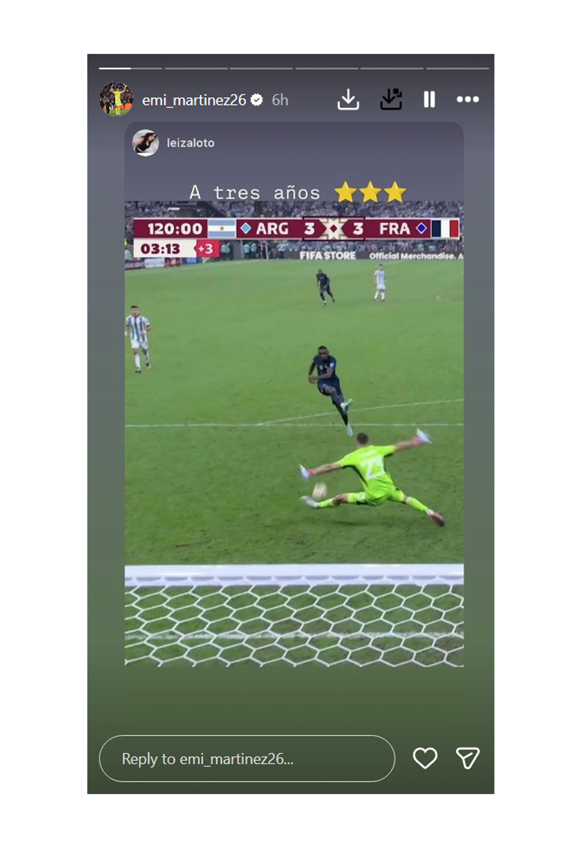 Dibu Martínez compartió momentos de sus atajadas, como a Kolo Muani