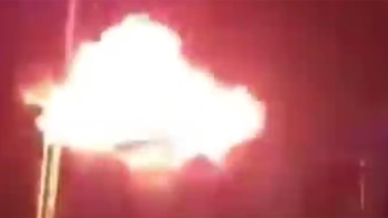 Al chocar los autos explotaron