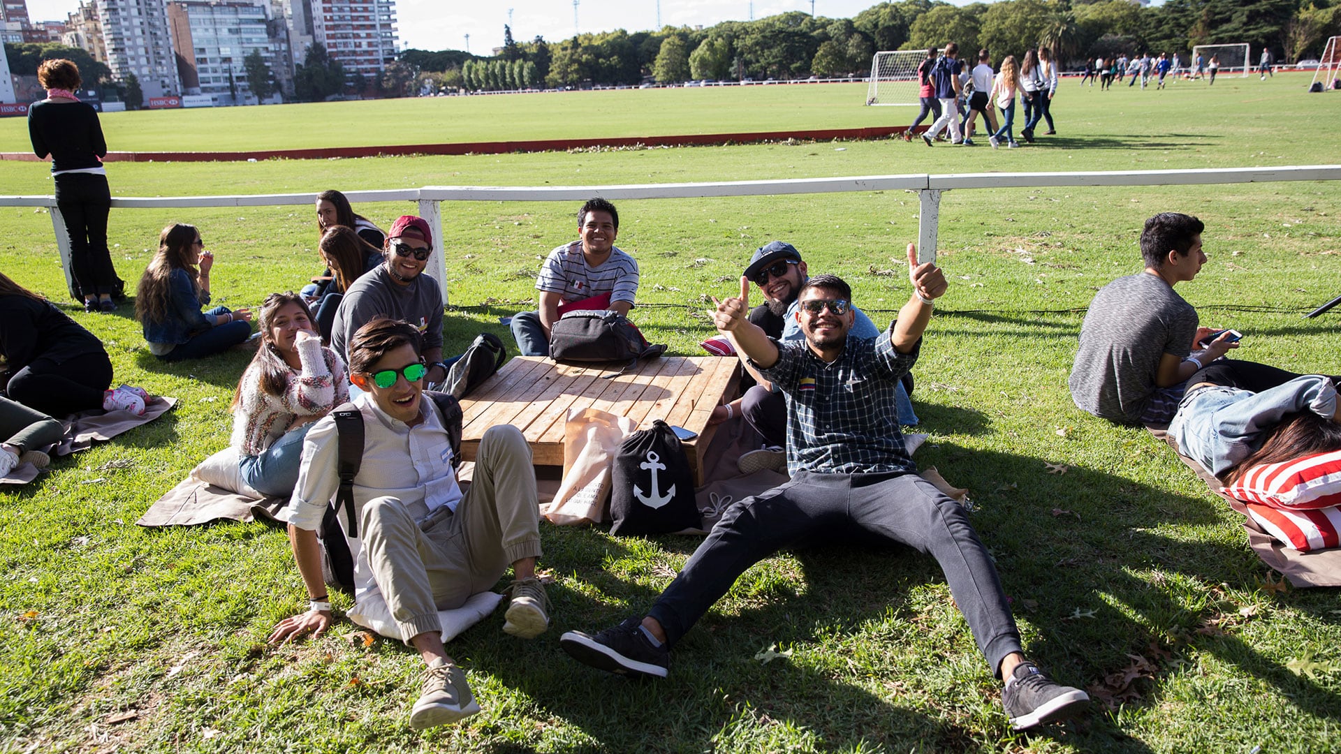 Estudiantes extranjeros organizaron una fiesta en el Campo Argentino de Polo para su recibimiento
