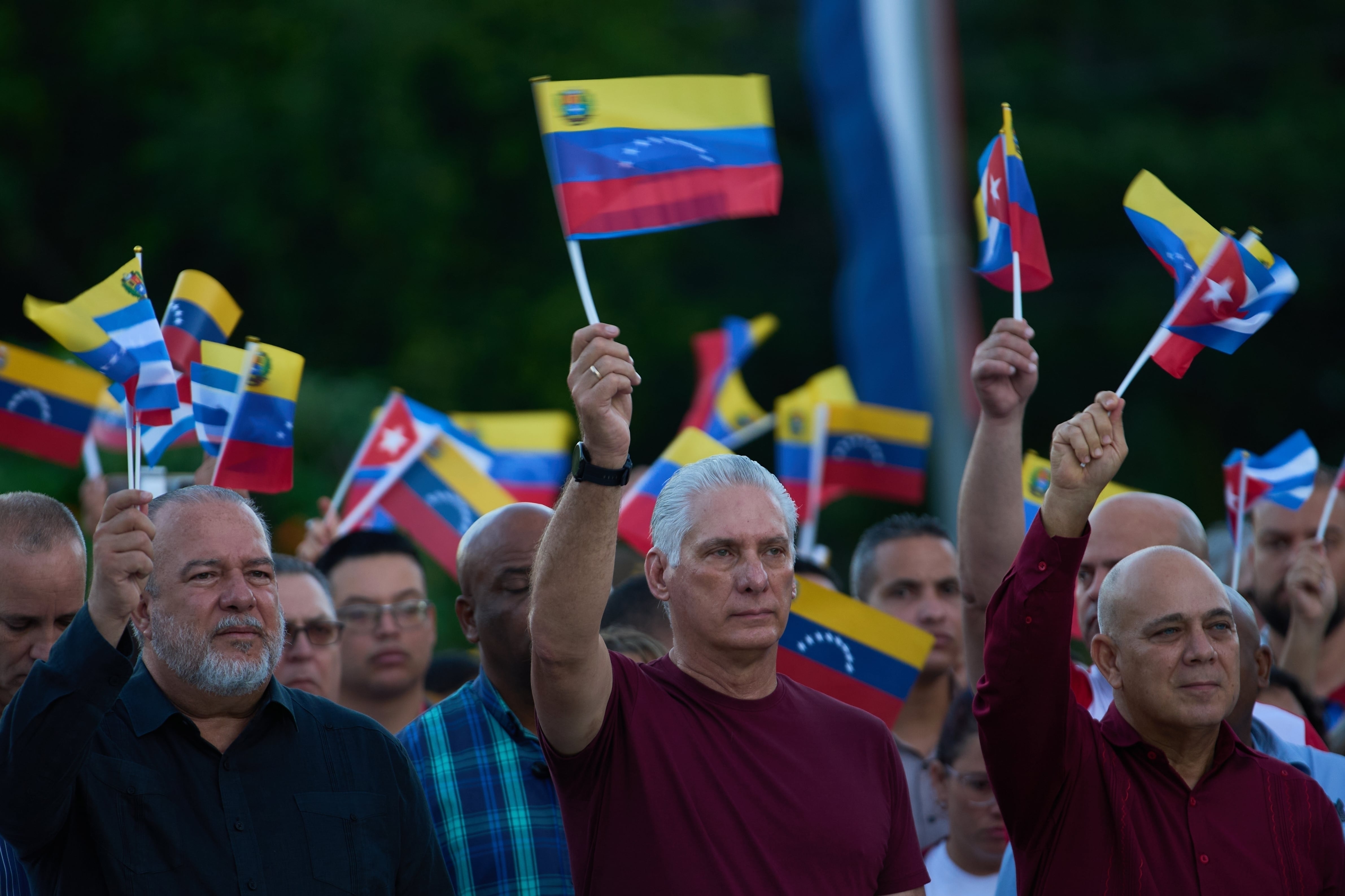 El dictador cubano Miguel Díaz-Canel en una manifestación en apoyo a Venezuela en La Habana, el viernes 17 de octubre de 2025 (AP Foto/Ramón Espinosa)
