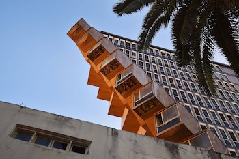 La demolición del Hotel du