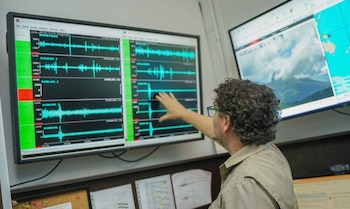 Personal del MARN revisa equipos