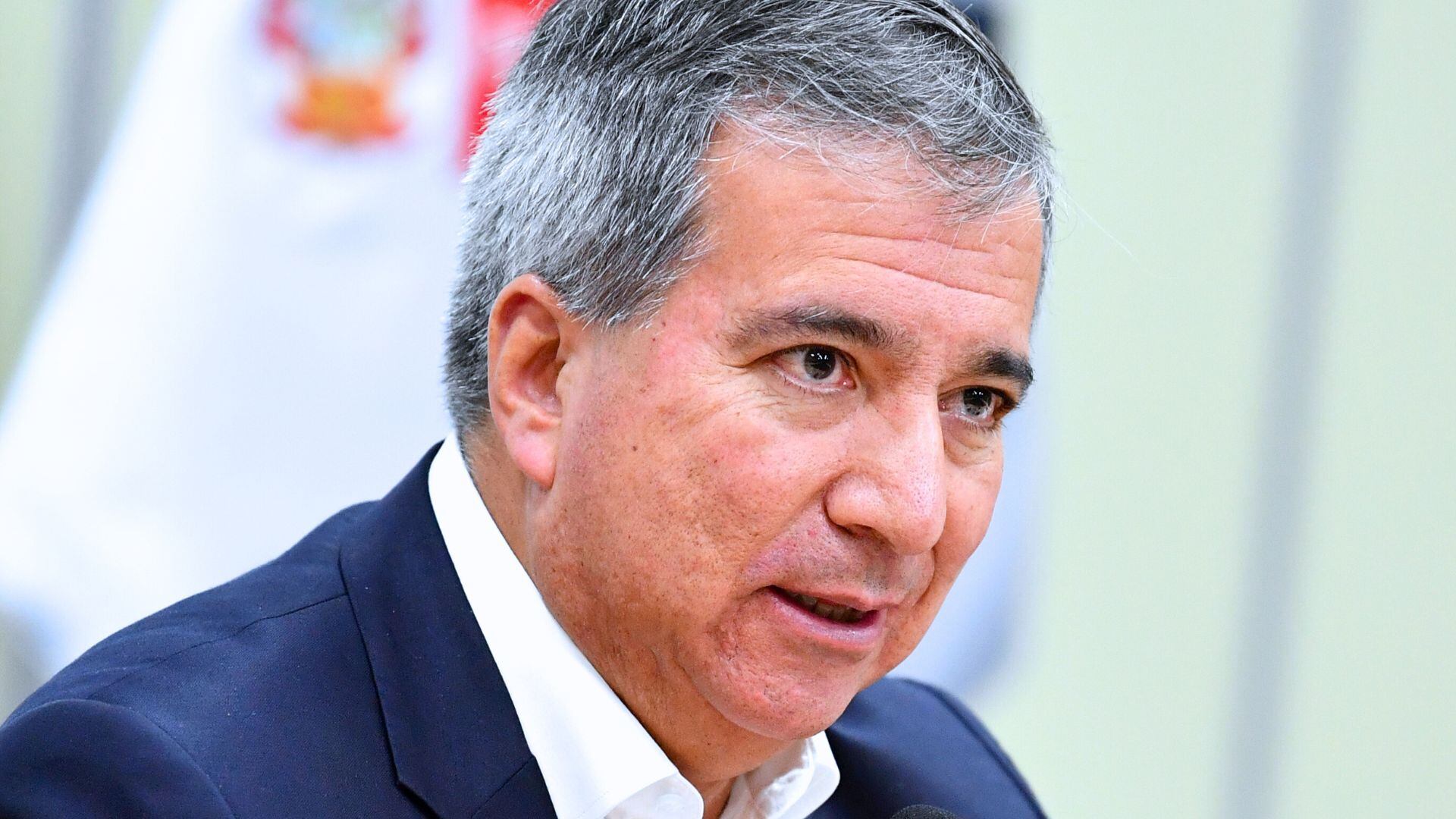 El nuevo MEF respondió a preguntas sobre Telefónica del Perú, Petroperú y la Municipalidad de Lima. Recién cumplió un mes en el cargo. - Crédito MEF