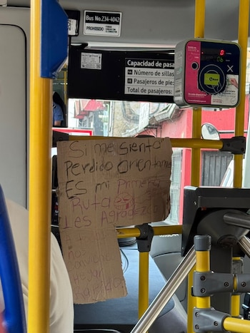 El mensaje del conductor del SITP se viralizó en redes sociales tras la difusión de la fotografía (Instagram/infositpbta)