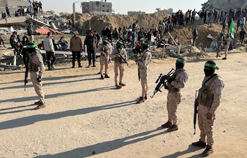 Terroristas palestinos de Hamás montan