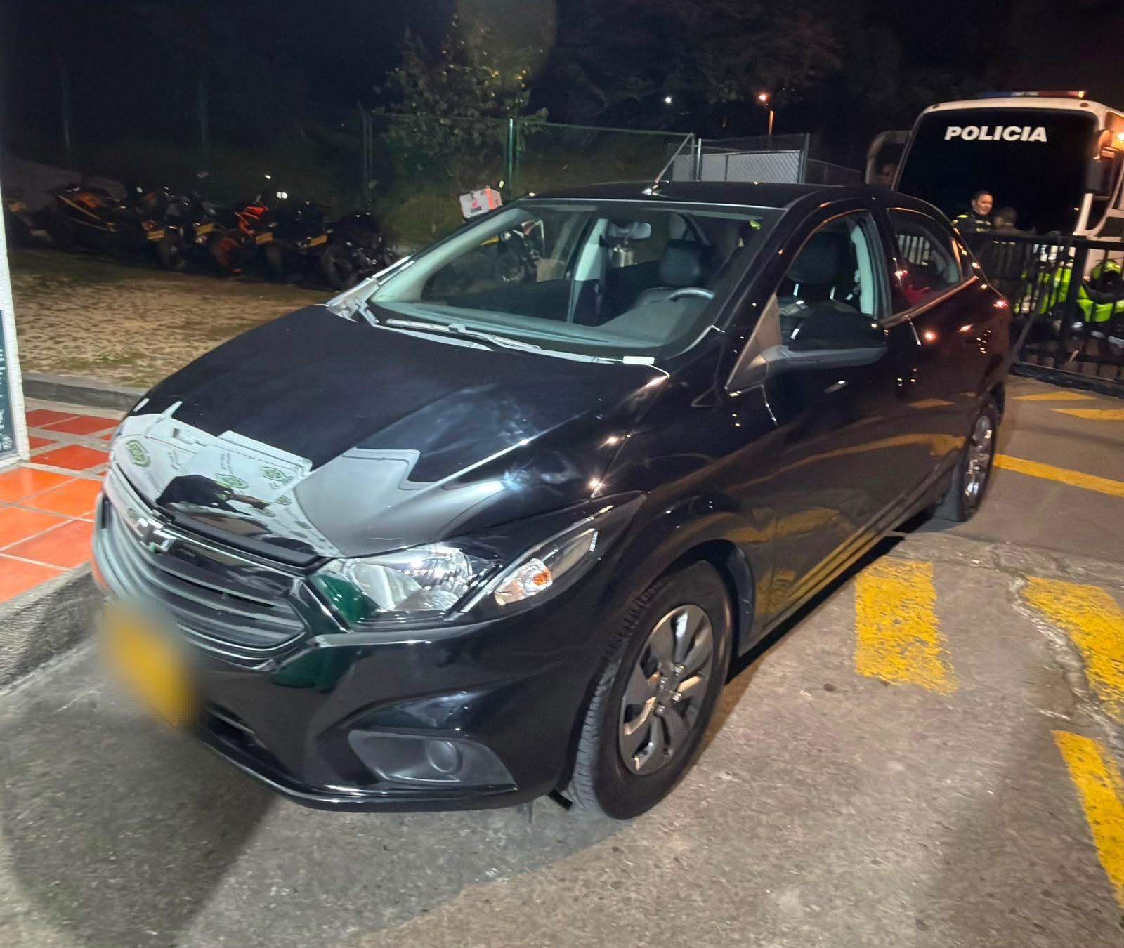 La patrulla de vigilancia recibió por radio la alerta sobre el robo del automóvil y activó un plan candado en la zona - crédito Mebog
