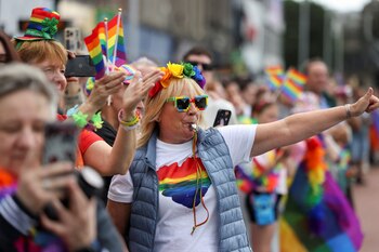 Una persona hace un gesto