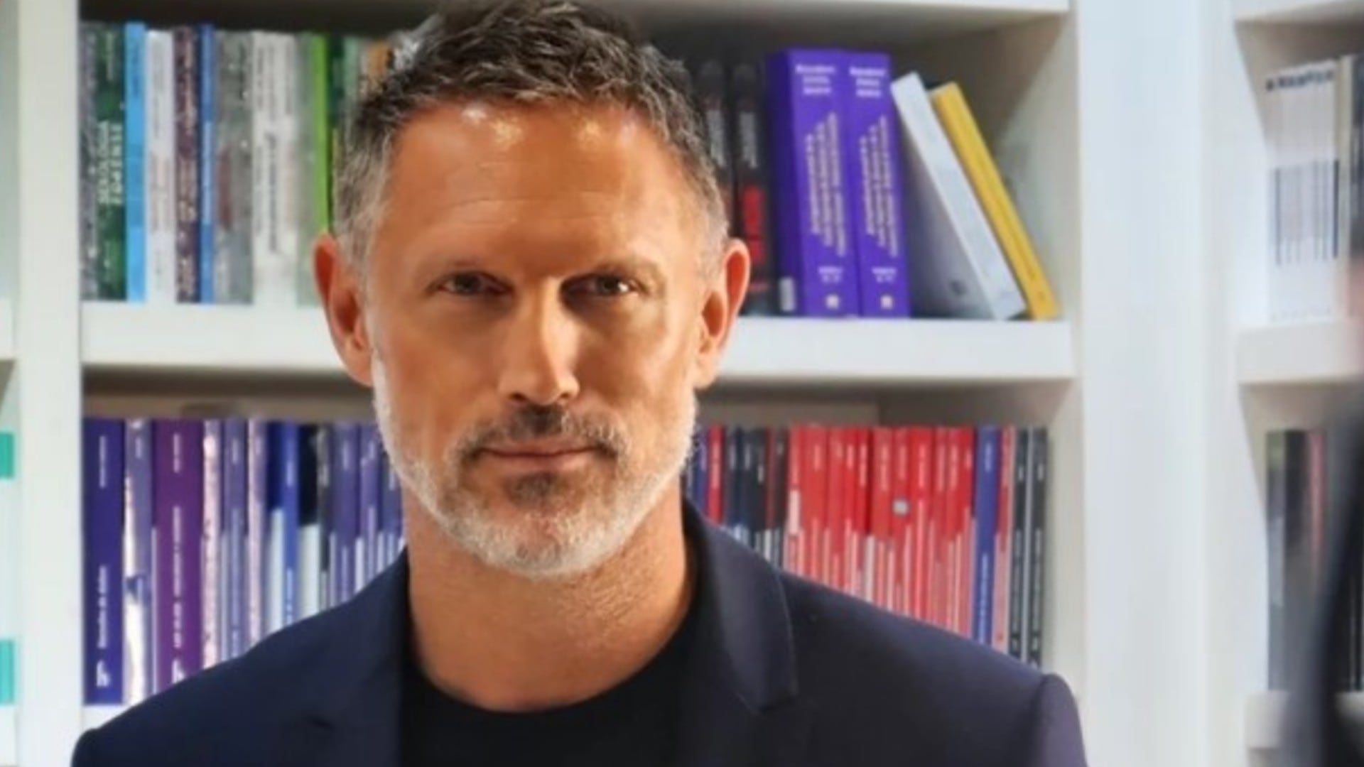 Periodista de TV sufre infarto mientras jugaba al paddle y es salvado por rápida asistencia médica