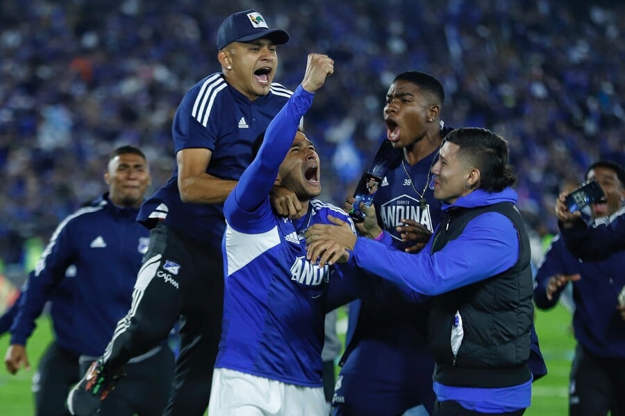 Larry Vásquez celebrando el cobro de tiro penal que le dio el título 16 de Millonarios ante Atlético Nacional en El Campín-crédito Camila Díaz/Colprensa