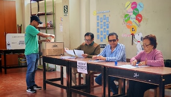 Elecciones primarias en Perú se