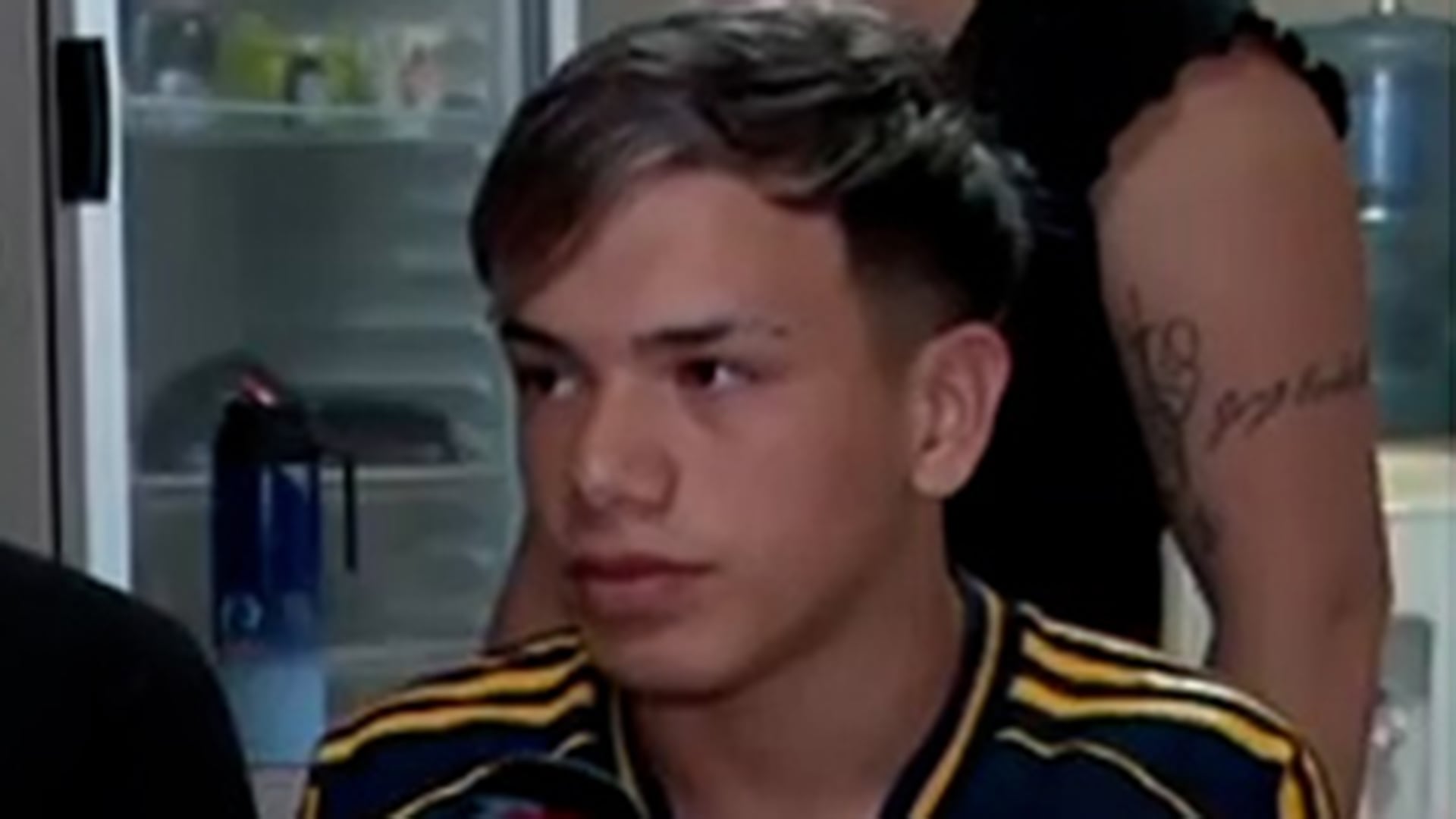 La víctima recibió asistencia inmediata por parte de la Policía y fue trasladada al Hospital Castex tras el incidente