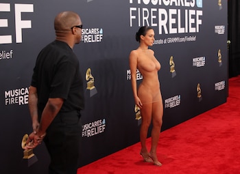 El vestido transparente de Bianca